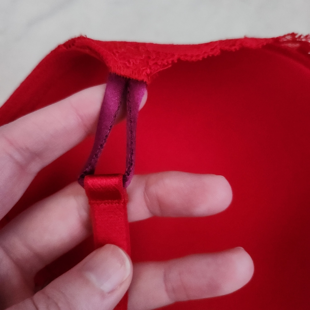 Victoria's Secret Red Lace Push-Up Bra Size 32DDD / 32F - Picture 5 of 5